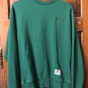 🌲Nike “Nike Dept”Crewneck 🐊 Green